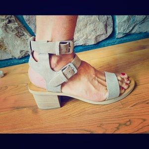 New Dolce Vita strappy sandal 🔥